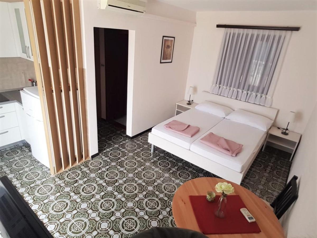 Apartments Marta Рогозница Екстериор снимка