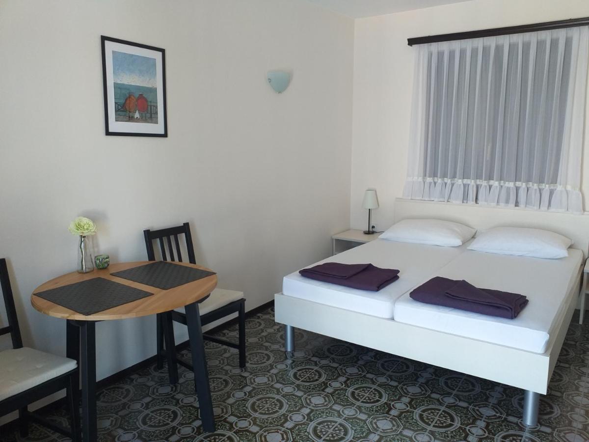 Apartments Marta Рогозница Екстериор снимка